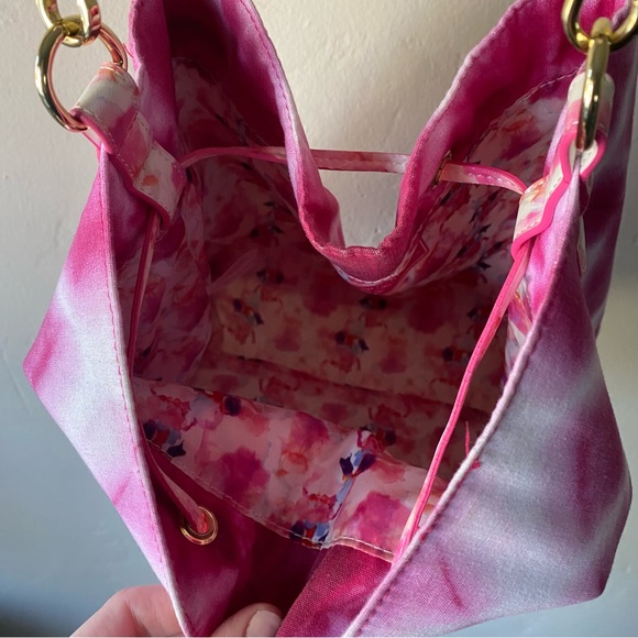 Estée Lauder Pink Tie-Dye Bucket Bag - Picture 4 of 9